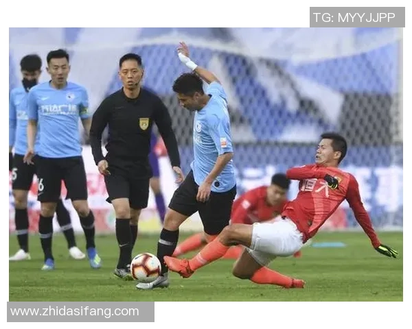 大连一方与广州恒大精彩对决比赛视频回顾及精彩瞬间分析